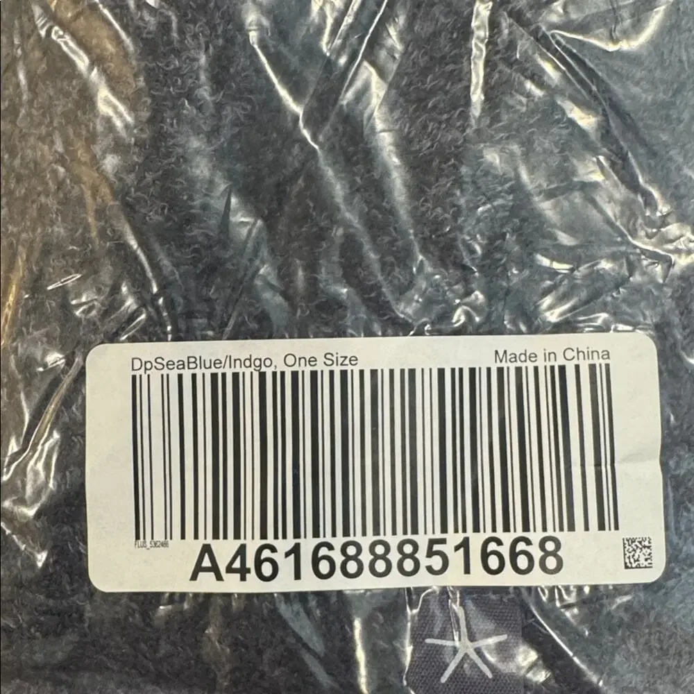 Barefoot Dreams CozyChic Lite Confetti Scarf in Deep Sea Blue/Indigo New Size OS - Picture 2 of 5